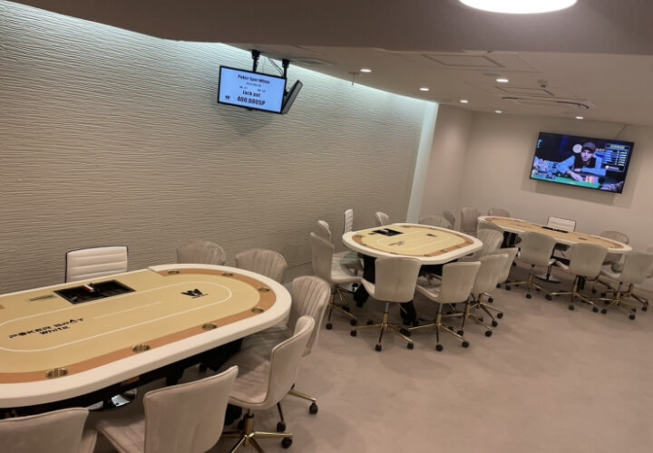 Poker spot white