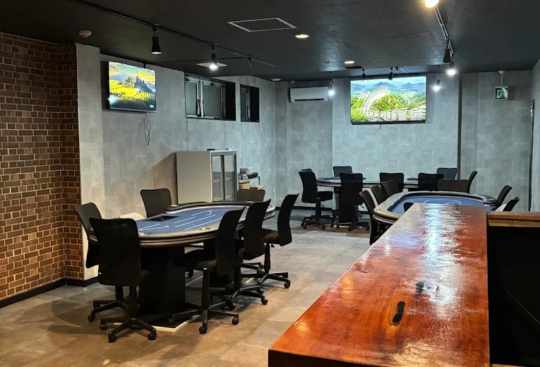 OVER DOG POKER HOUSE