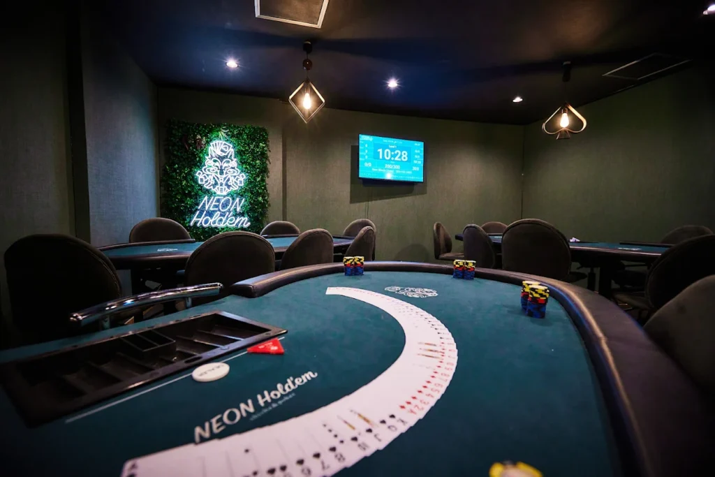 NEON Hold’em（ネオンホールデム）甲府店